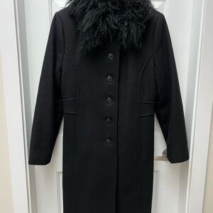 Stylish Black Women's Wool coat  with Faux Fur Collar